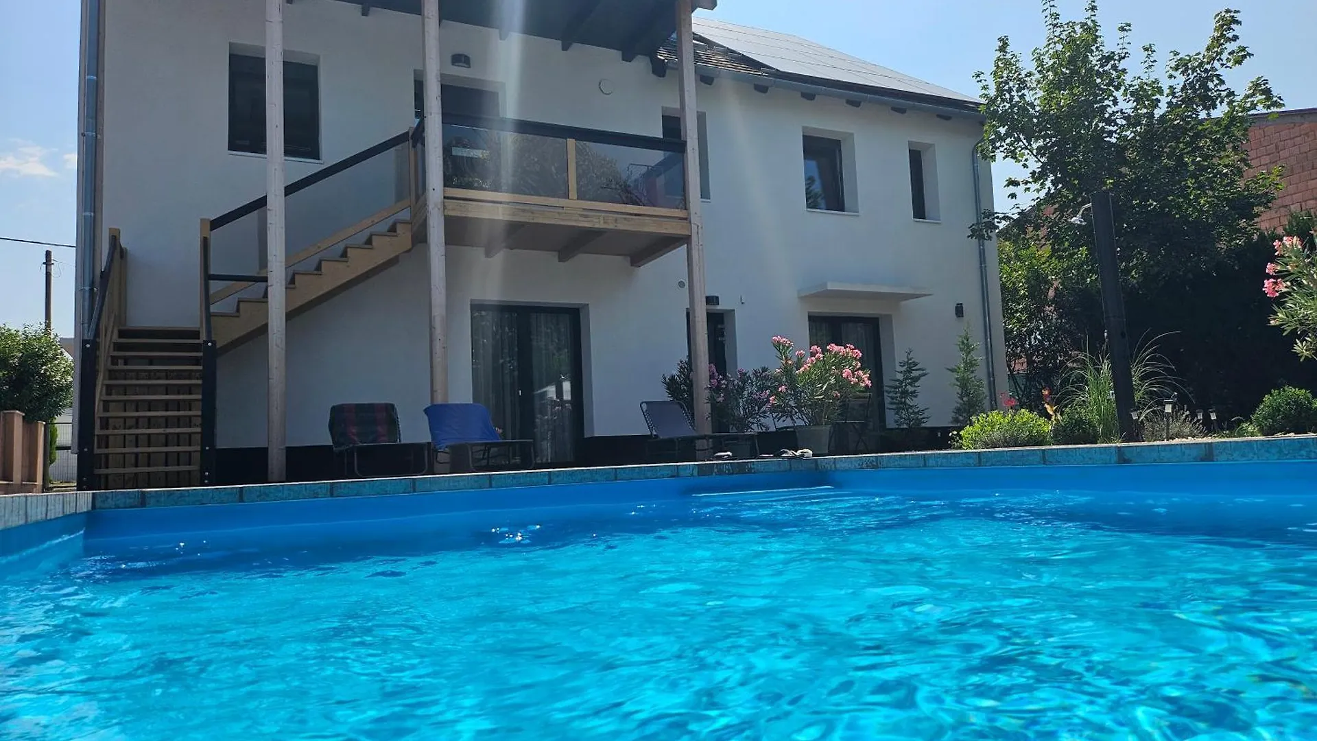 Pool And Apartment بودابست
