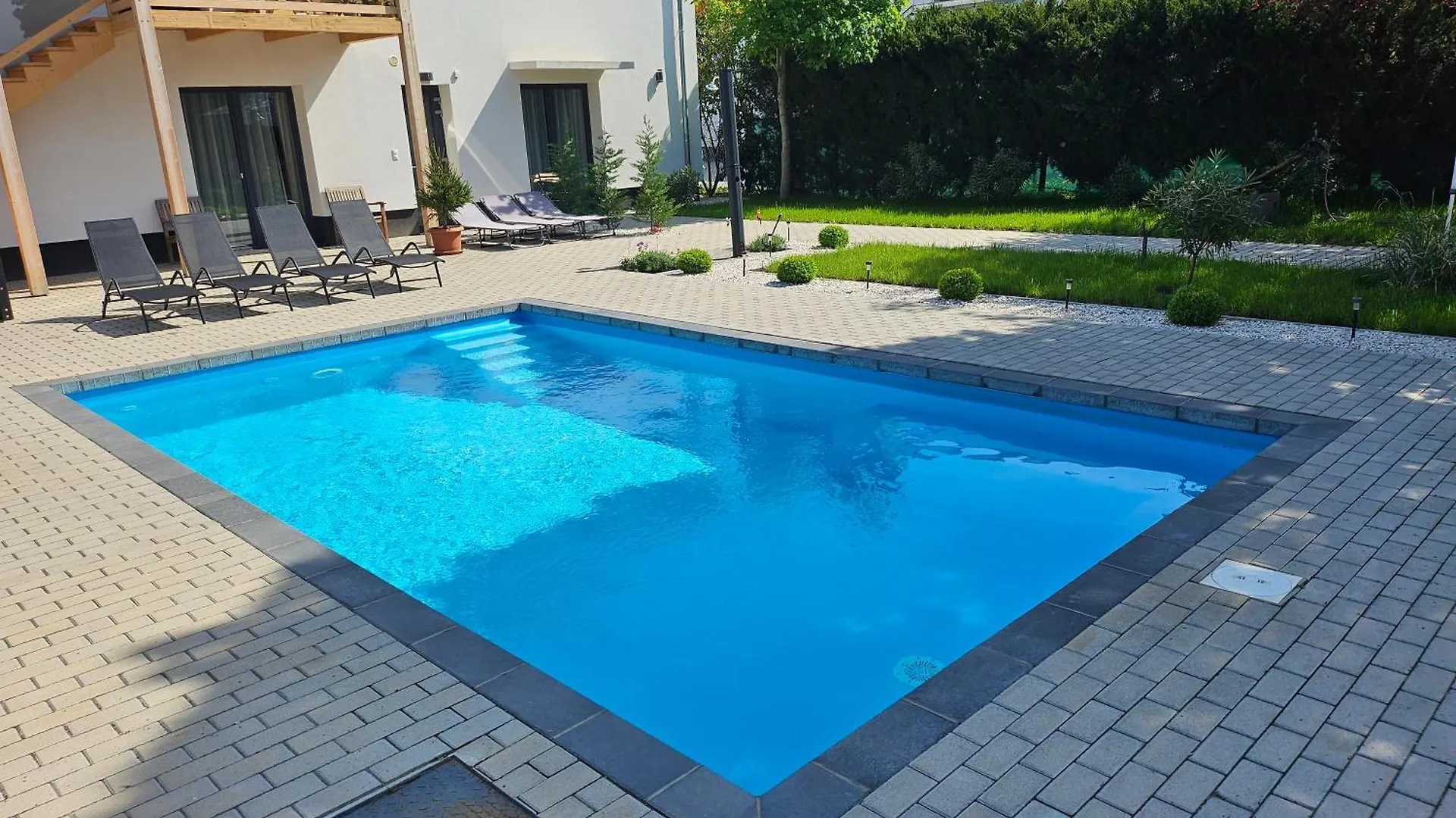 Pool And Apartment بودابست
